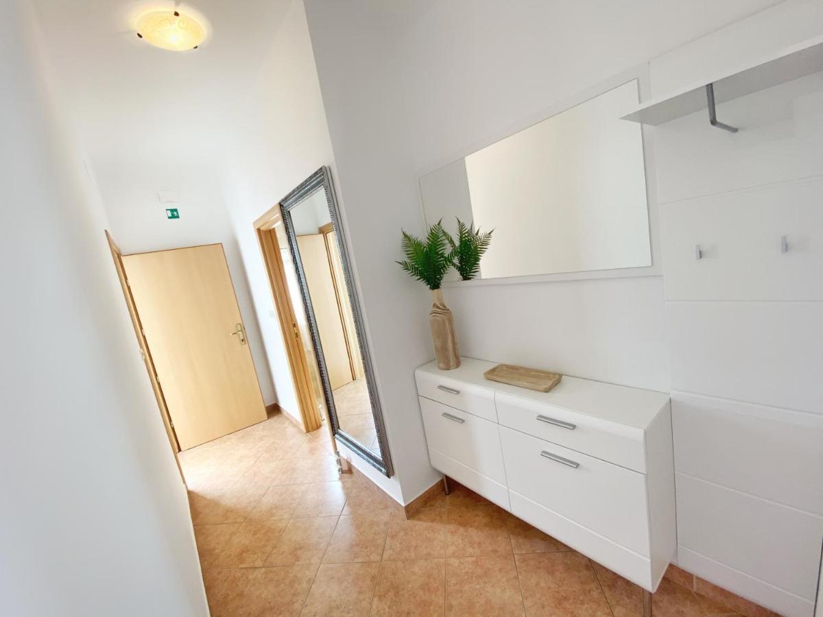 Apartments Saric Биоград-на-Мору Экстерьер фото