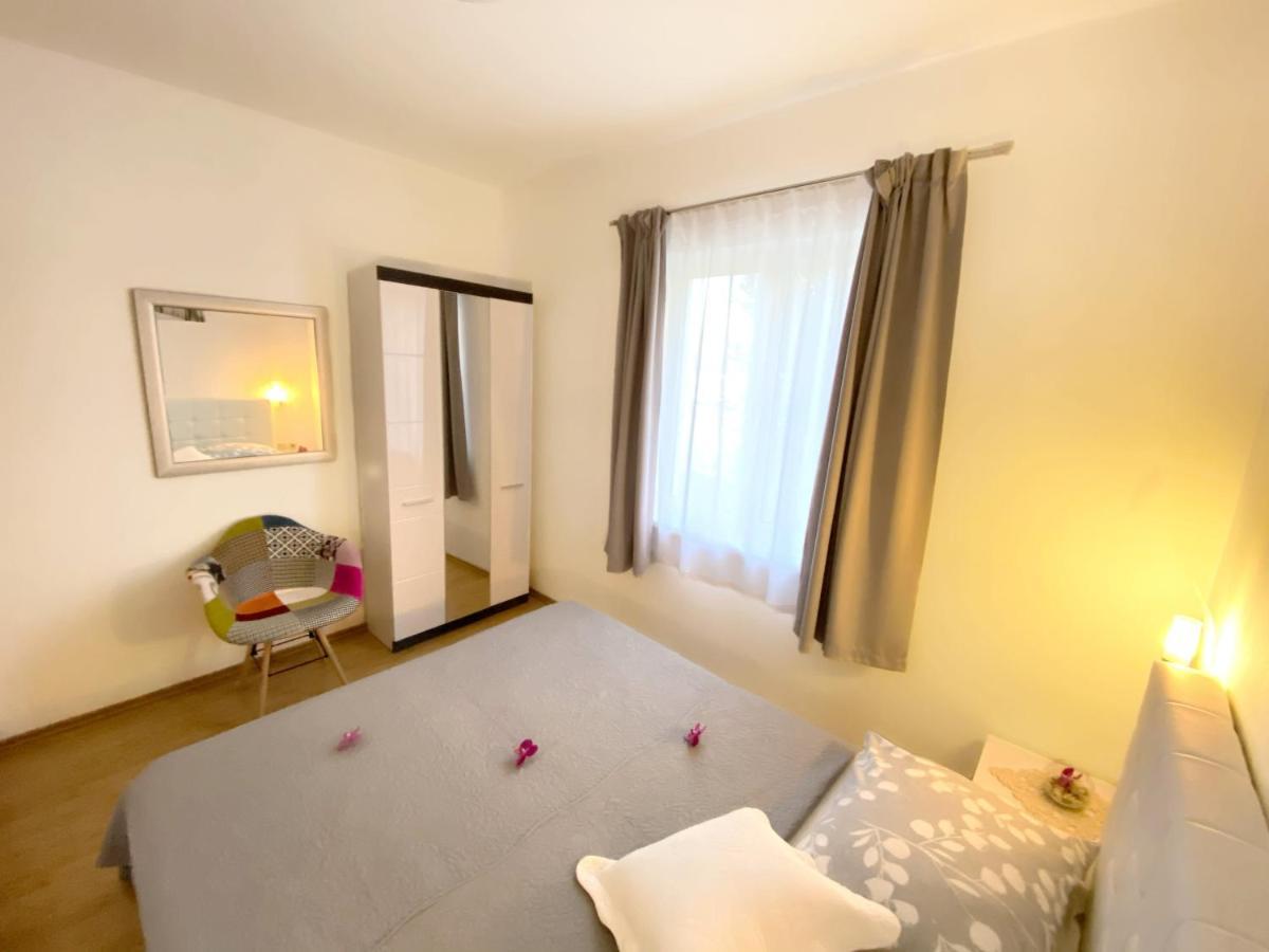 Apartments Saric Биоград-на-Мору Экстерьер фото