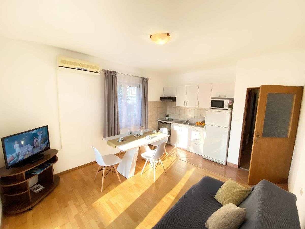 Apartments Saric Биоград-на-Мору Экстерьер фото