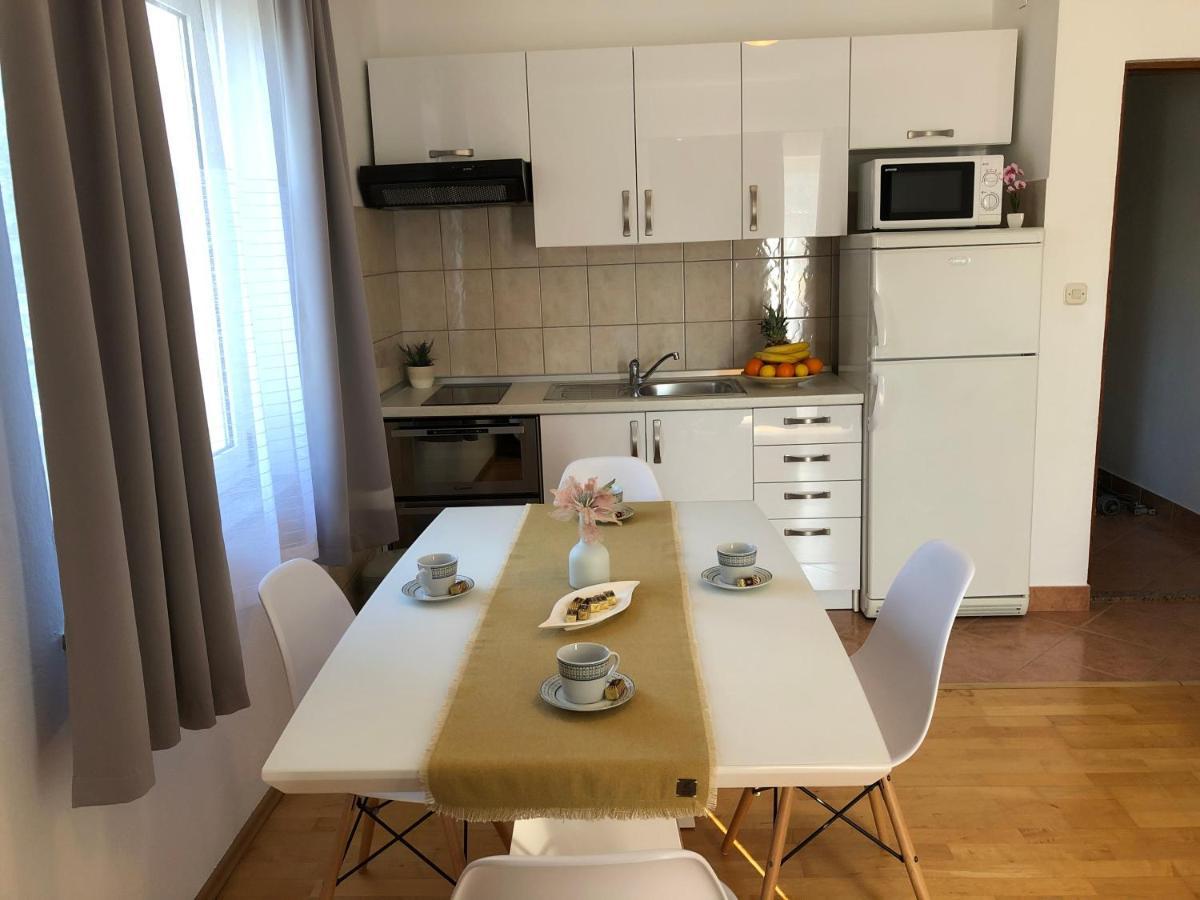 Apartments Saric Биоград-на-Мору Экстерьер фото